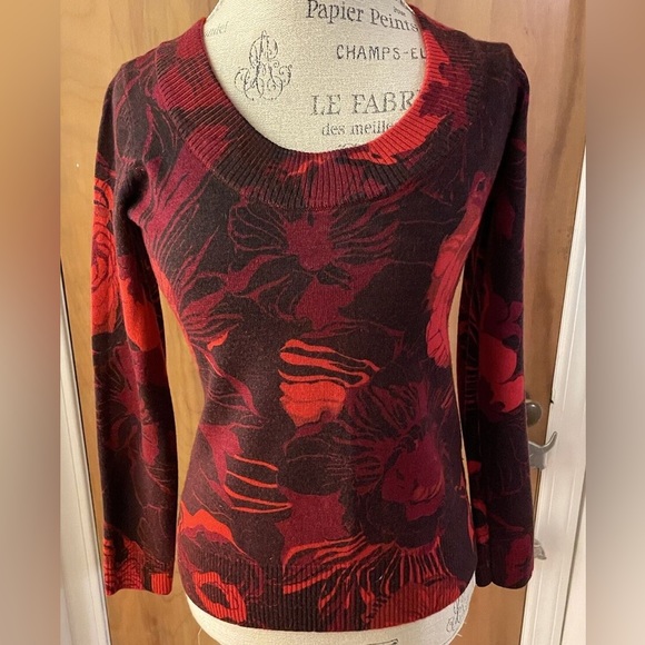 Gorgeous Calvin Klein red/black floral scoop neck wool blend sweater size M - Picture 3 of 8